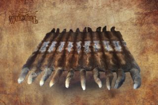 Dywan z lisa rudego 
uszyty jest z 20 lisów